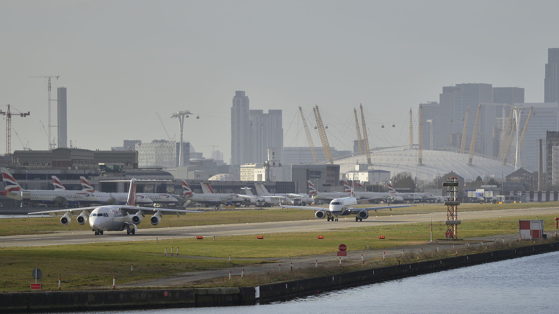 boeing 737 london city airport
