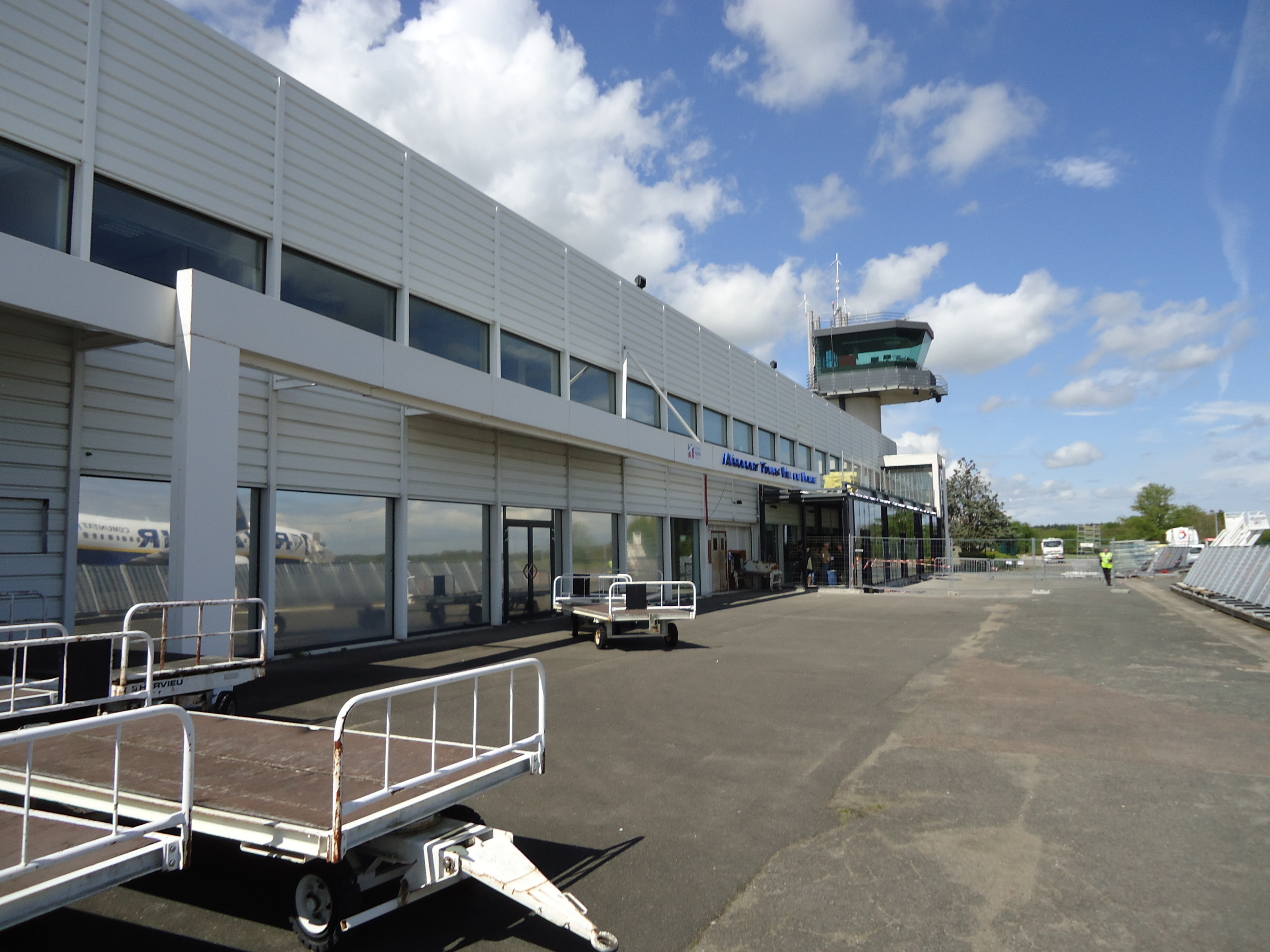 poitiers to tours airport