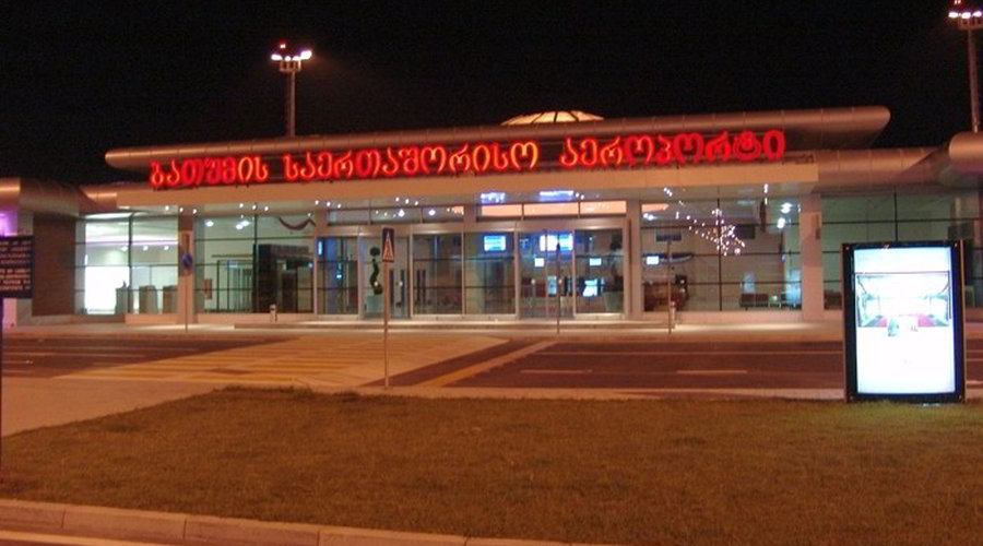 Аэропорт батуми вылет. Международный аэропорт Батуми. Аэропорт Грузии Батуми. Аэропорт Чорох Батуми. Аэропорт Поти Грузия.