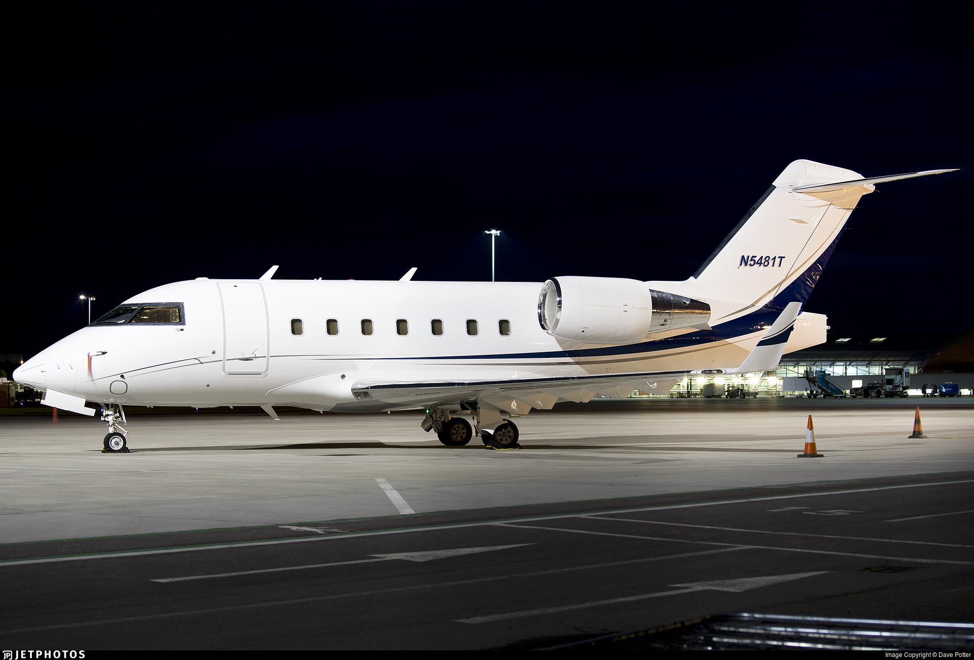 N5481T Challenger 600 — Central Jets